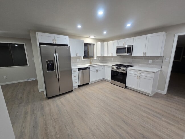 Building Photo - 509 E 41st St