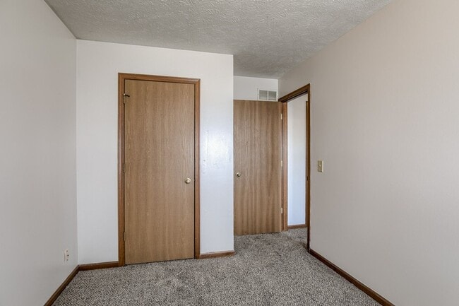 Photo - Spacious Duplex Close to Schools, UNL, Haymarket, and I-80 TOTALLY REMODELED