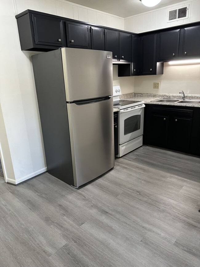 Photo - Large 2 Bedroom, 1 Bath Apartment in Old SW