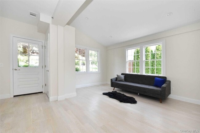 Photo - 1415 Old Northern Blvd Unit 1S