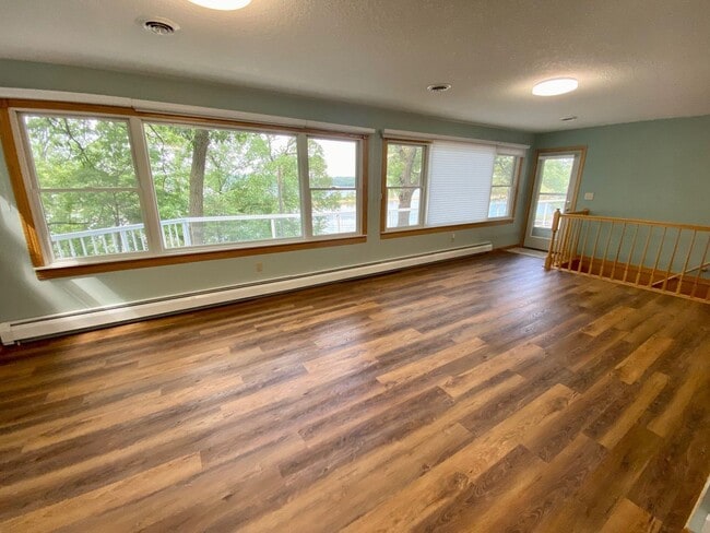 Photo - Nice 3 Bedroom house on the river front in Hudson