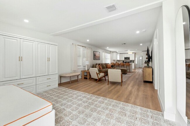 125 NW 3rd Ave