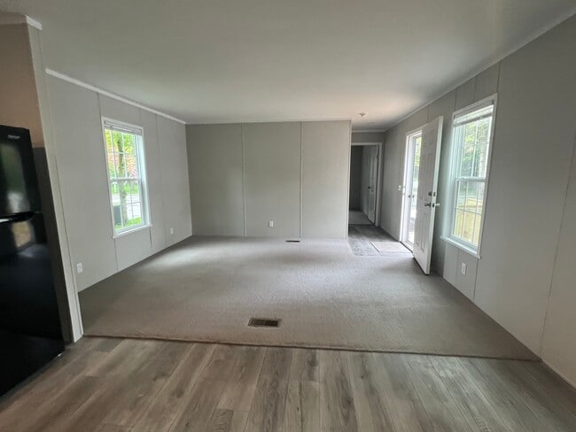 Photo - 2407 8 Mile Rd