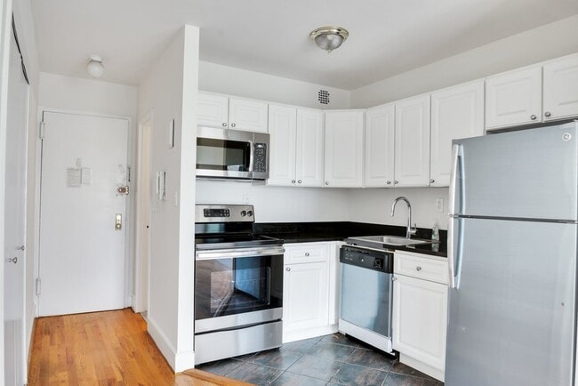 Building Photo - 655 Second Avenue Unit 2B Rental