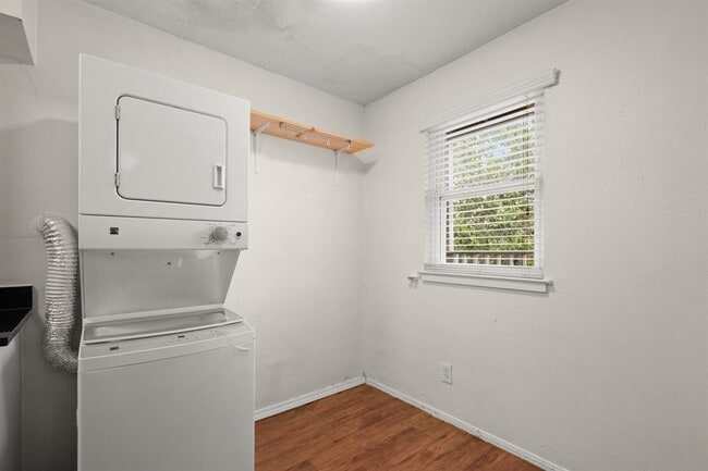 Photo - 2401 Manor Rd Unit 206