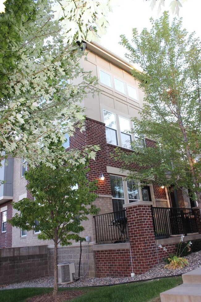 Photo - St Louis Park Town Home, Private 2 Car Gar...