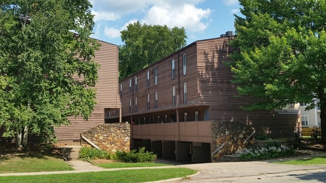 711 W Elm, Urbana - 711 W Elm St