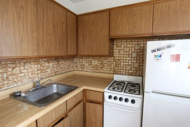 717 W Belmont Ave Unit J01W