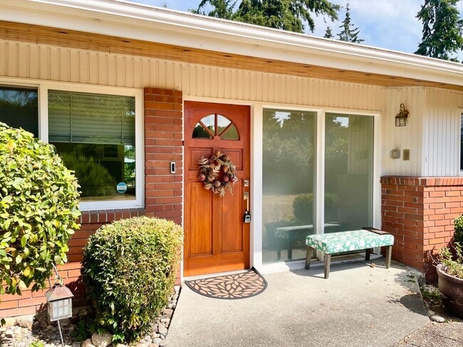 Photo - Beautifully Remodeled 5 Bed 2.75 Bath Home in Eastgate