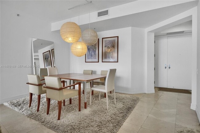 Photo - 808 Brickell Key Dr Unidad 2506