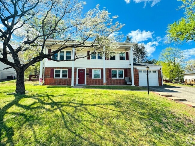 Building Photo - BEAUTIFULLY UPDATED HOME - WOODBRIDGE