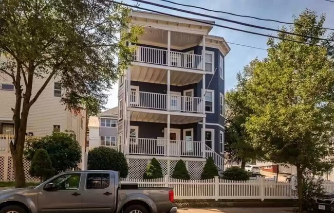 Building Photo - 108 Heath St Unit 1