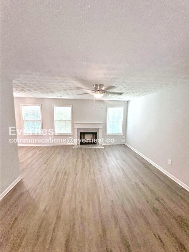 Building Photo - 926 Creekside Way Rental