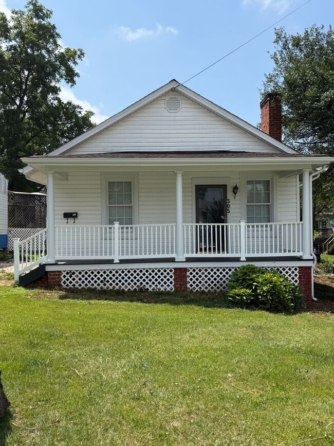 Building Photo - 305 Sussex St