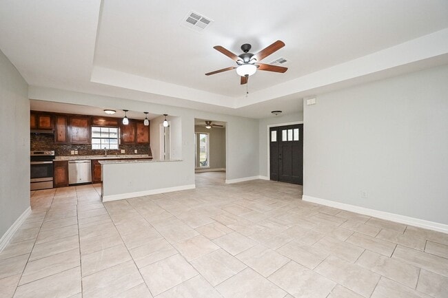 Photo - 15723 Creekhaven Dr