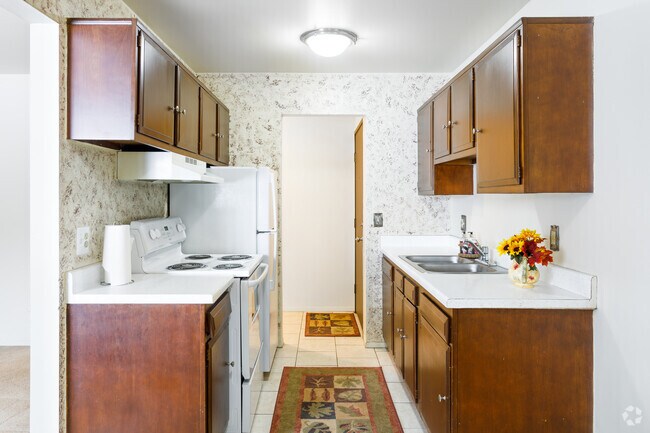 2 BR, 1 BA - 900 SF