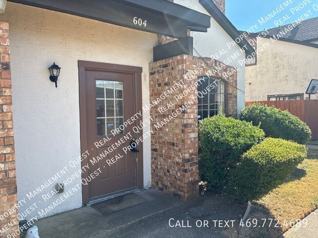 Building Photo - 611 Oriole Blvd Unit 604