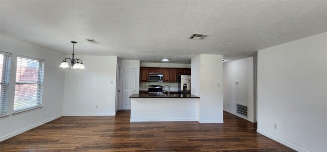 3123 Silver Falls Dr