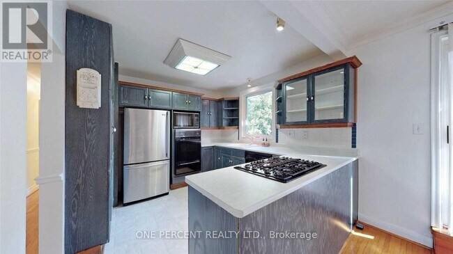 Photo - 9 Kingsmere Crescent