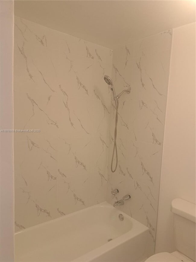 Photo - 17 NE 2nd Rd Unidad 2