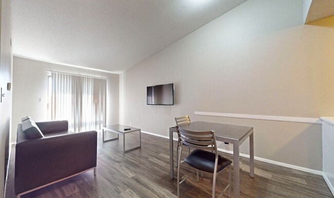 Photo - 905 South Locust Street