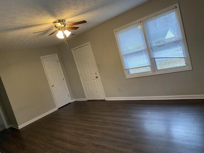 Photo - 1002 Northwood Loop