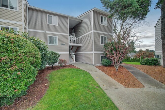 Building Photo - 2bd/1ba Kirkland Condo Unit G201