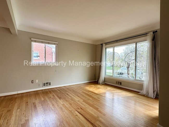 Photo - Mid-Century 3 Bed/2 Bath Ranch Near Downto...