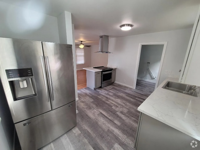 Building Photo - 516 3rd Ave S Rental