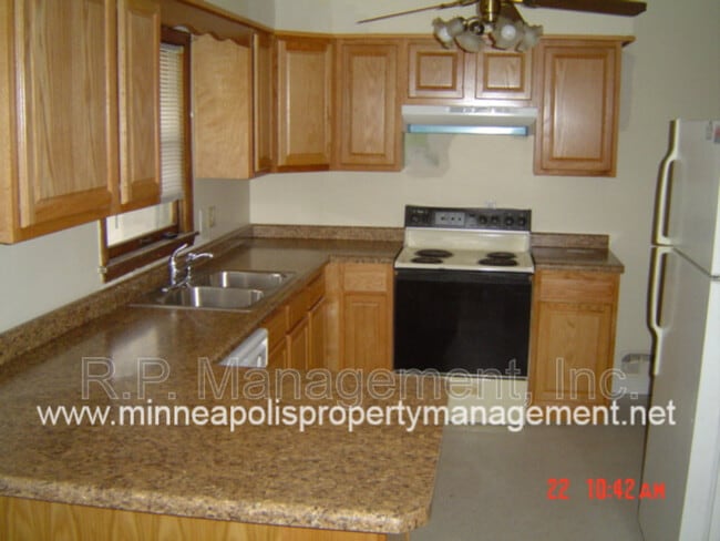 Photo - 990 Transit Ave