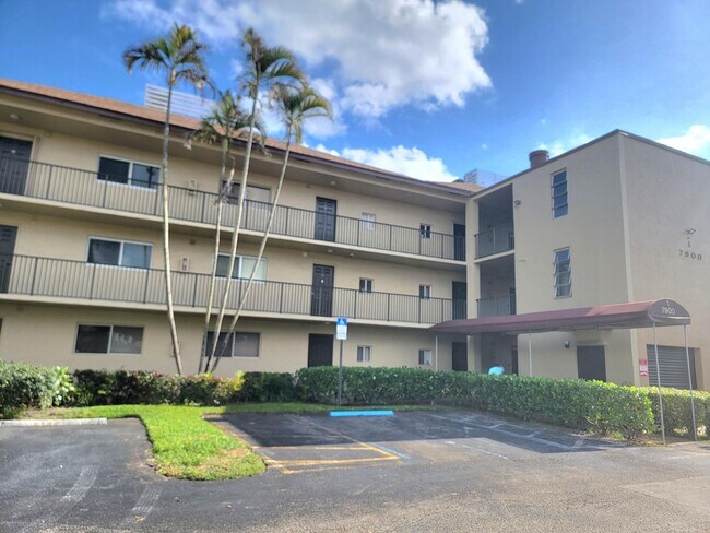 Photo - 7900 NW 50th St Unit 304