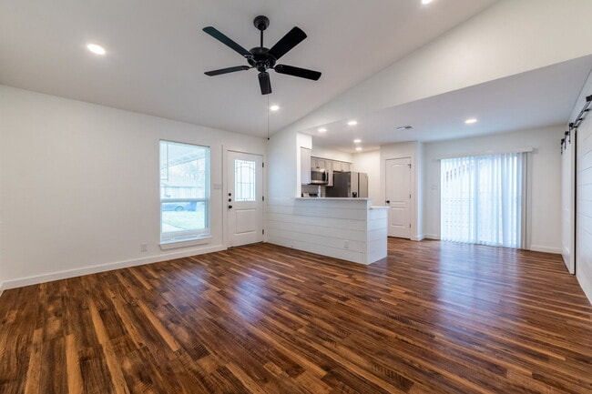 Photo - 1205 Dobie Dr