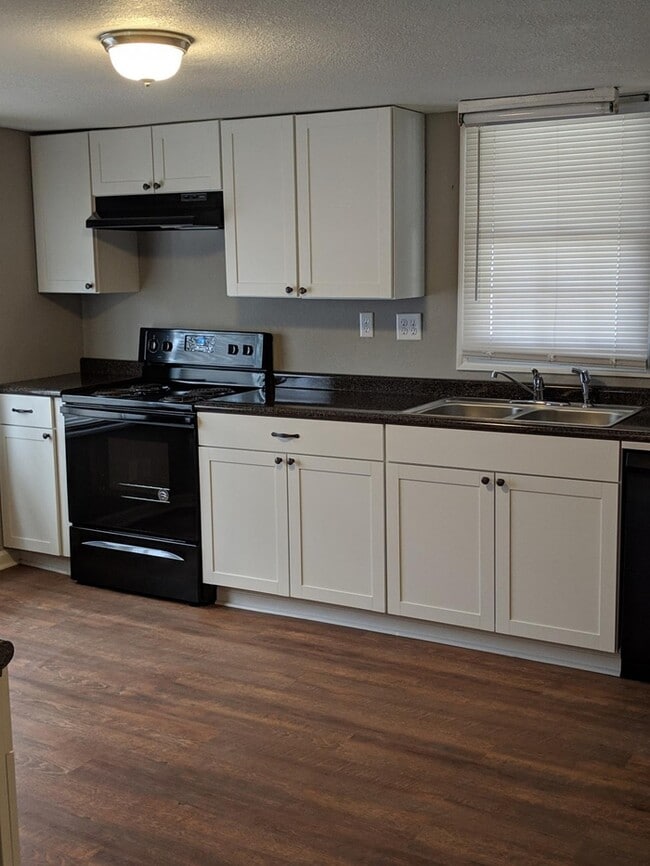 Photo - 1516 Oakwood Ave NE