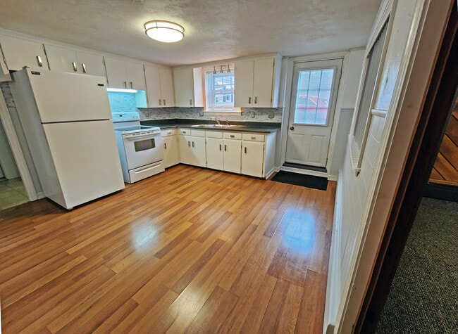 Building Photo - 216 5th St Unit 1 Rental