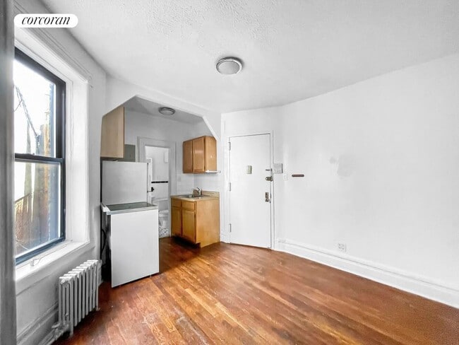 Photo - 1726 Amsterdam Ave