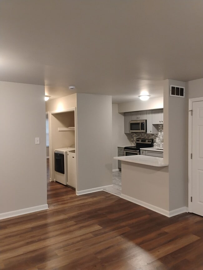 Photo - 226 Elmwood Ave Unit B