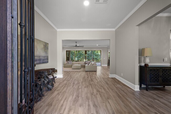 135 Trustin Lake Dr