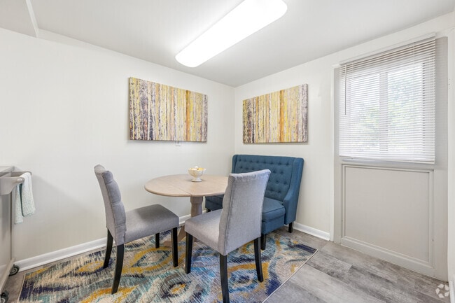 2BR, 1BA - 922SF - Dining Room - Winston Apartments