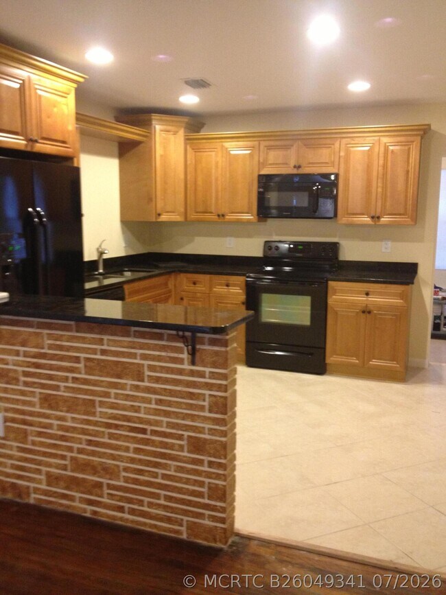 Photo - 817 S B St