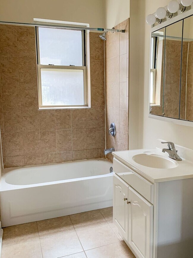 Photo - 5107 N Winchester Ave Unit 2