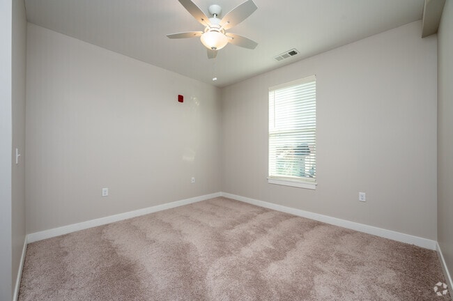 3BR, 2.5BA - 1,034SF - Primary Bedroom