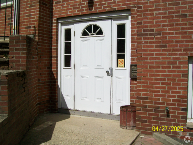 Building Photo - 137 Howe Ave Unit #8 Rental