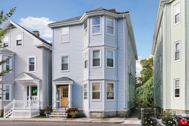 Building Photo - 49 Prince St Unit 3 Rental