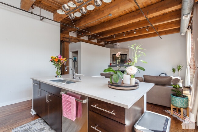 Photo - 1750 N Wolcott Ave Unidad 00108A