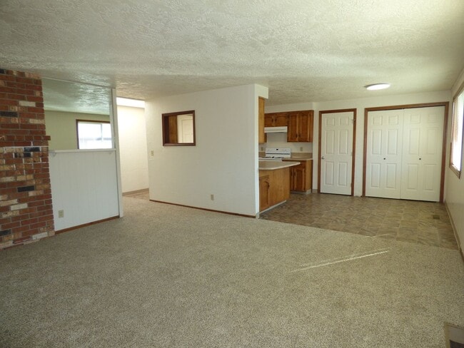 Photo - 2081 Elmwood Dr S