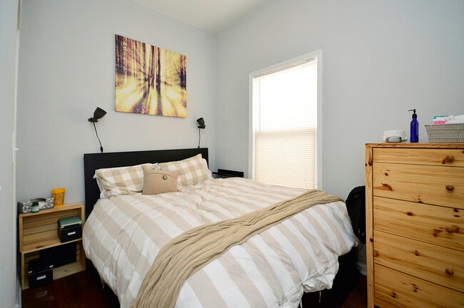 Photo - 1644 N Artesian Ave Unidad 2R