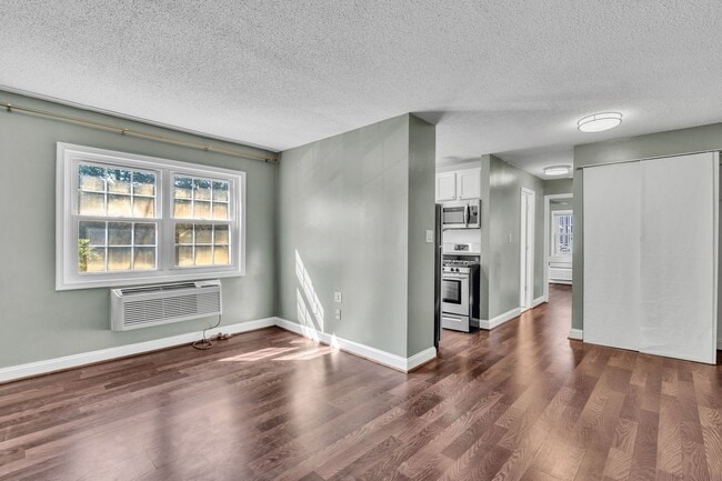 Photo - UTILITIES INCLUDED! 2 Bedroom Condo Near Huntington Station