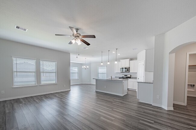 Photo - 1101 Davy St