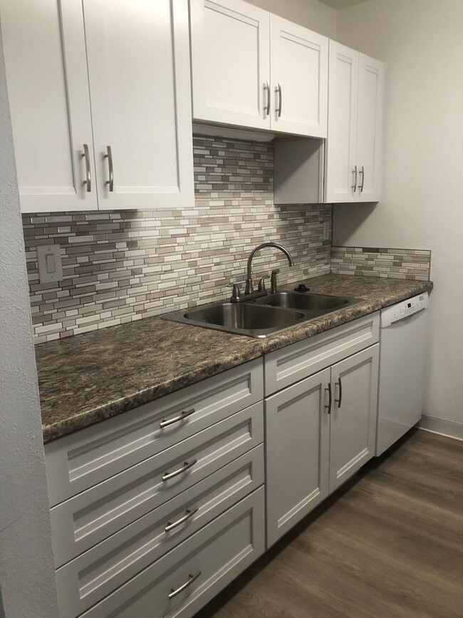 Photo - Renovated 3 Bed 2 Bath for Rent on Quiet &...