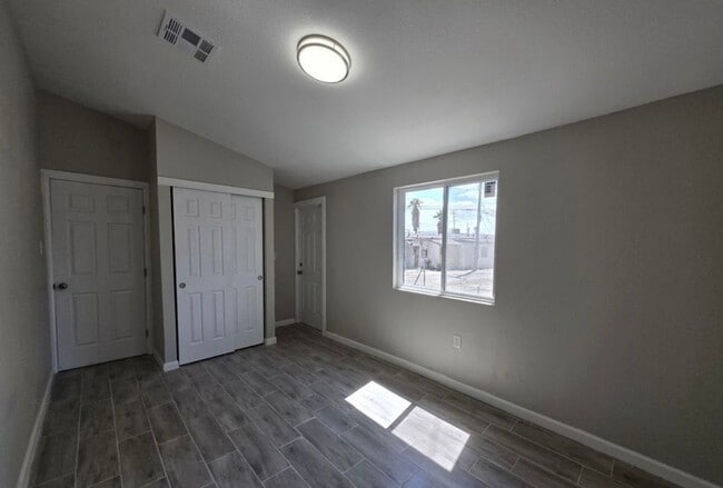 Photo - 101 N Seville Dr